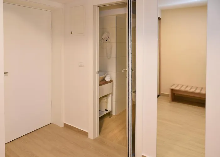 Gostinjska kuća Sangulin Palace M