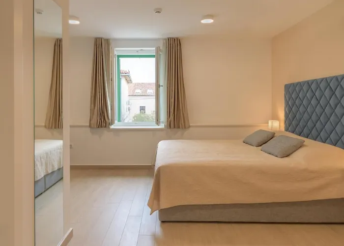 Sangulin Palace M Gostinjska kuća 4*