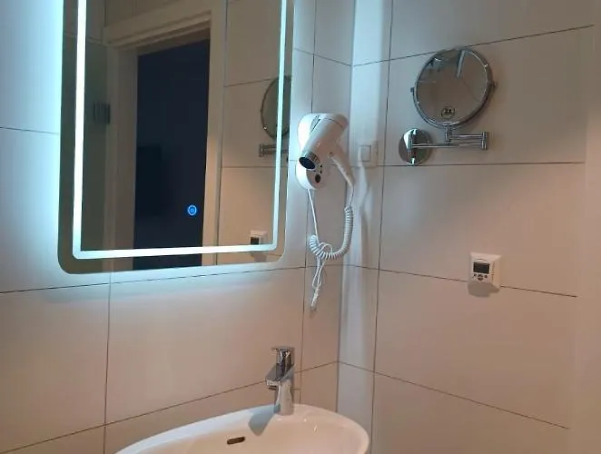 Sangulin Palace M Gostinjska kuća 4*