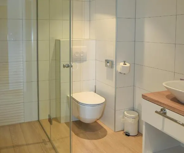 Sangulin Palace M Gostinjska kuća 4*