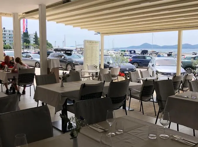 Sangulin Palace M Gostinjska kuća