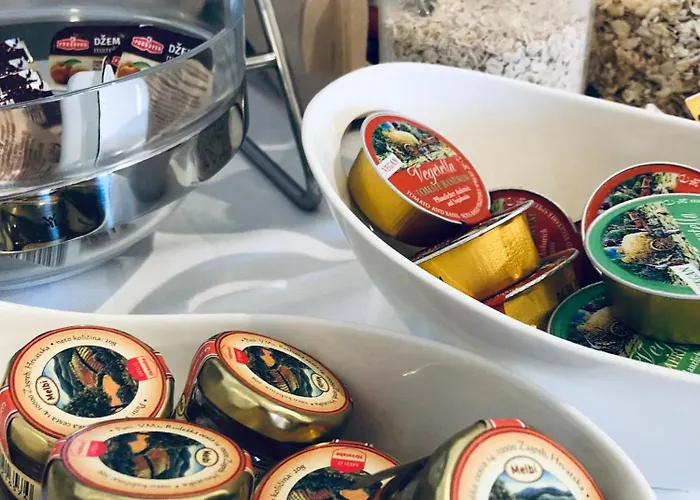 Sangulin Palace M Gostinjska kuća 4*