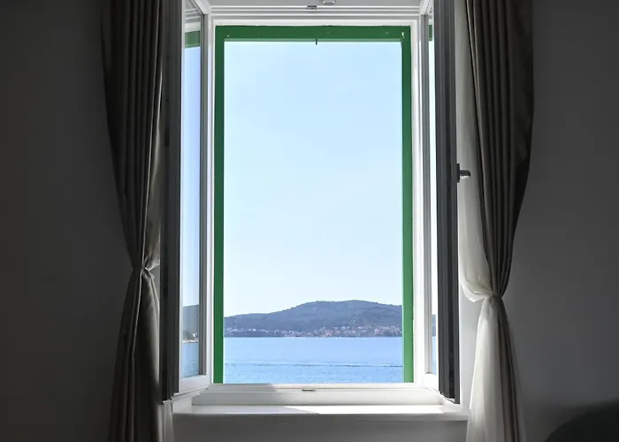 Gostinjska kuća Sangulin Palace M 4*